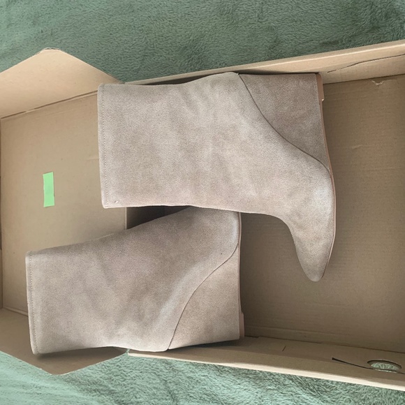 Boots - Picture 1 of 7